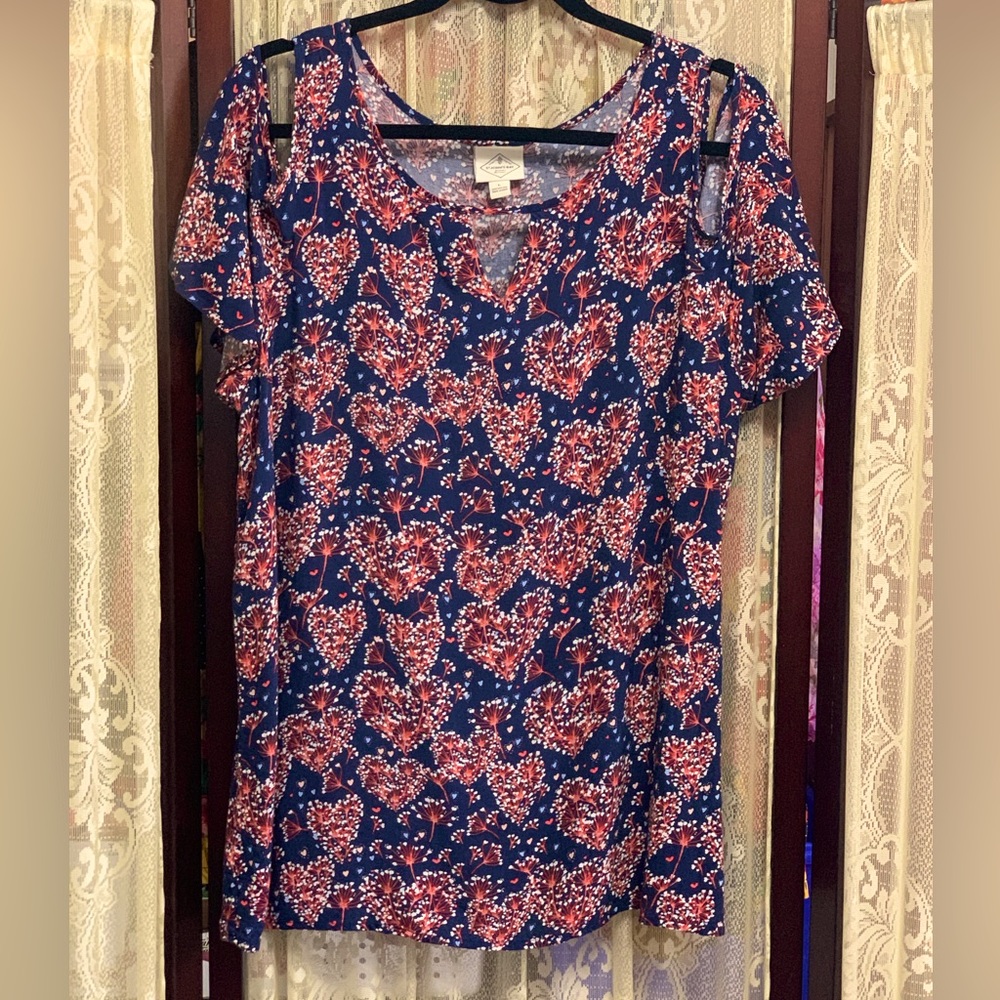 ST. JOHN’S BAY COLD SHOULDER TOP - SZ LARGE